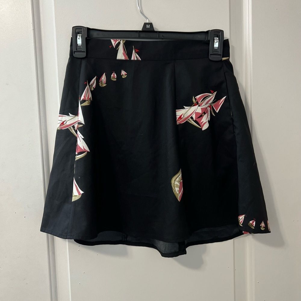 Black Floral Skater Skirt Size Small High Waist Zip Front A-Line Flowy Mini Skir